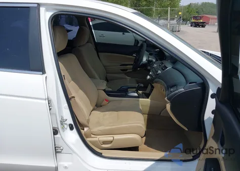 2011 Honda Accord 2.4 Lx z USA, uszkodzony, nr VIN 1HGCP2F39BA147681